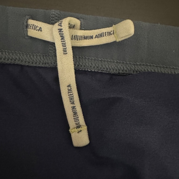 Lululemon Stretch Athletic Shorts 34-42" waist 7.5" inseam Gently worn - Picture 4 of 4